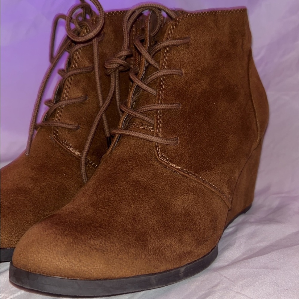 New American Eagle Brown Suede Ankle Wedge Booties 9.5 Lace Up Zip Side 3” Heel - Picture 3 of 7
